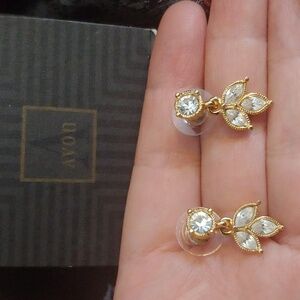 Vtg Avon Brilliant Marquise Pierced Earrings w/ Surgical Steel Posts (1996)